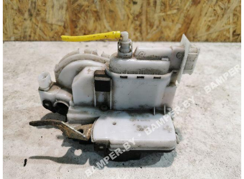 Замок двери передней правой к Volkswagen Golf, 1995г.