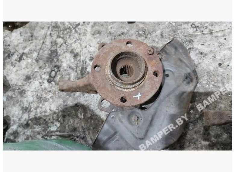 Ступица передняя правая к Volkswagen Golf, 1995г.
