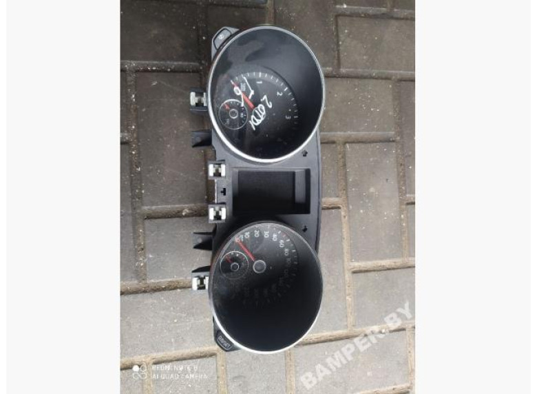 Щиток приборов (приборная панель) к Volkswagen Golf, 2010г.