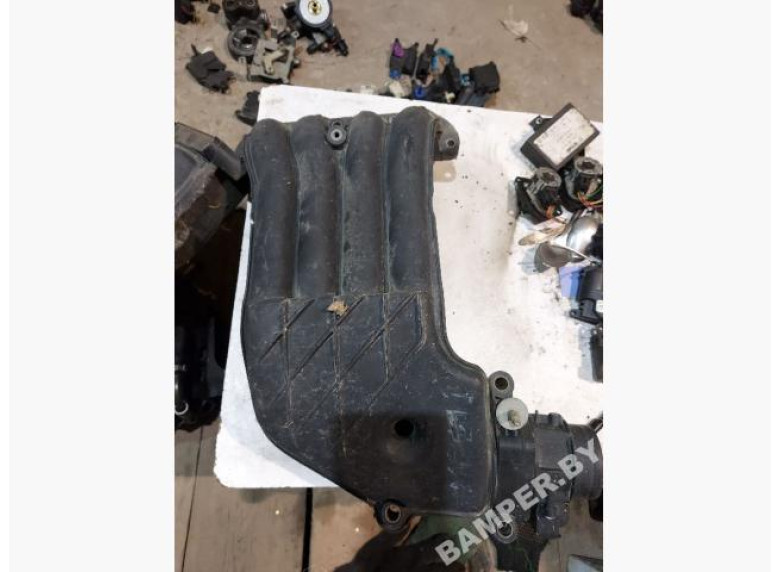 Коллектор впускной к Volkswagen Golf, 2000г.