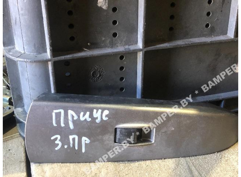 Кнопка стеклоподъемника к Toyota Prius, 2005г.