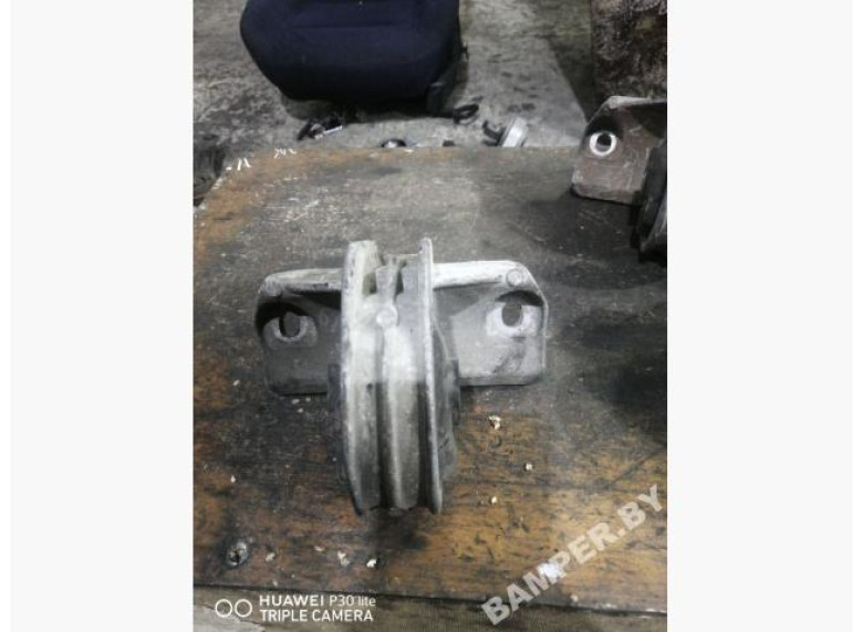 Подушка крепления двигателя к Renault Megane, 1998г.