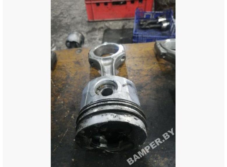 Поршень к Renault Megane, 2000г.