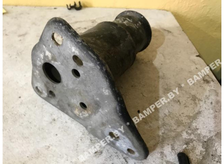 Кронштейн крепления бампера переднего к Peugeot 607, 2003г.