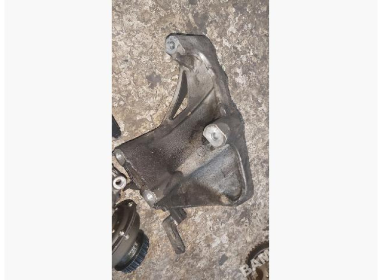 Кронштейн двигателя к Volkswagen Touareg, 2004г.