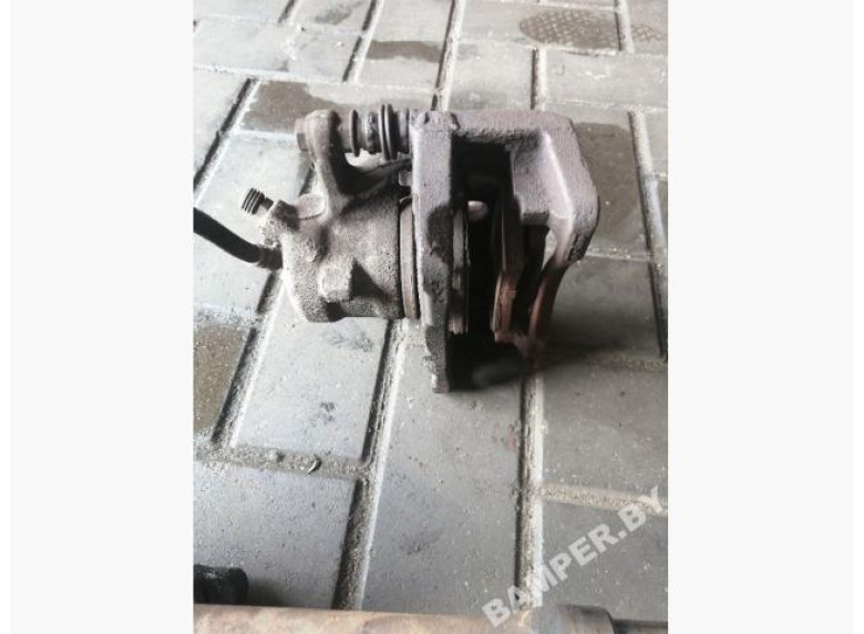 Суппорт передний правый к Suzuki SX4, 2007г.