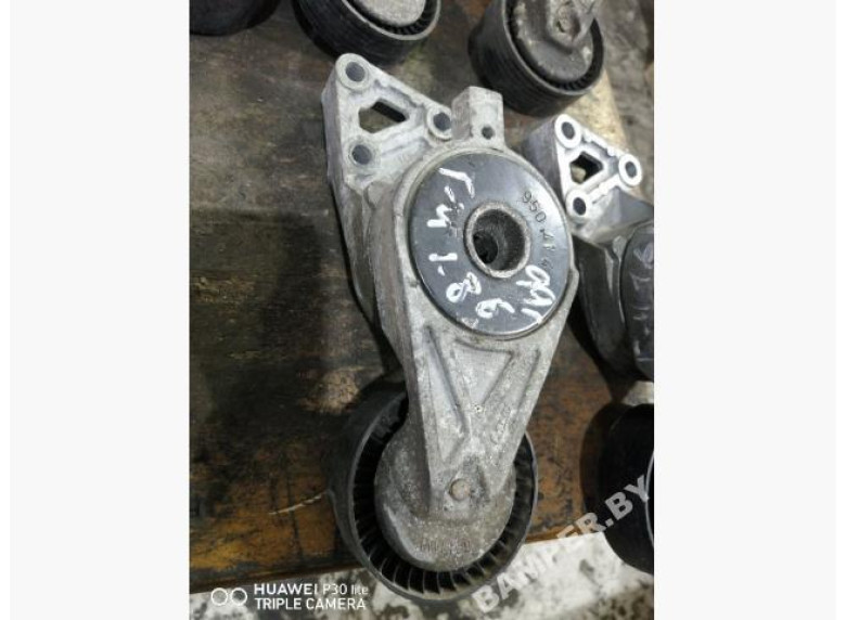 Натяжитель ремня генератора к Volkswagen Golf, 2000г.