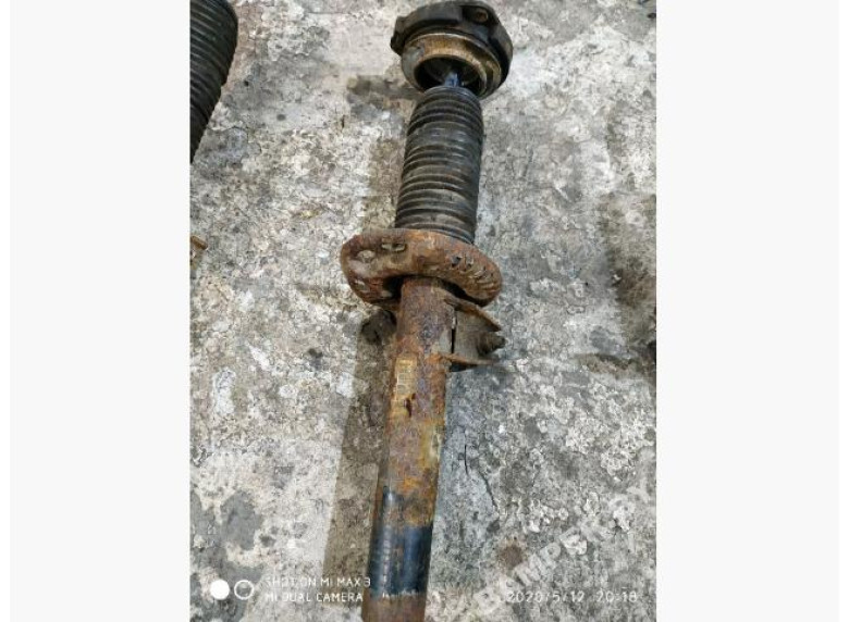 Амортизатор передний левый к Volkswagen Golf, 2006г.