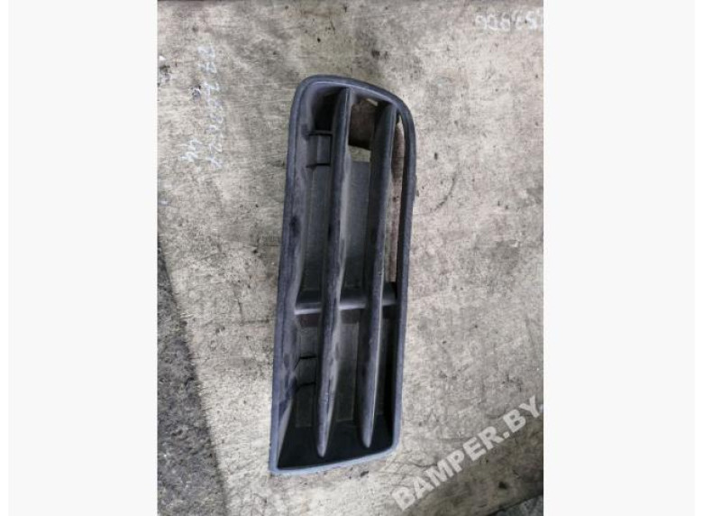Заглушка (решетка) в бампер к Volkswagen Golf, 1999г.