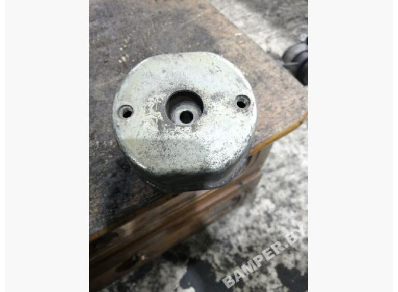 Подушка крепления двигателя к Volkswagen Transporter, 1996г.