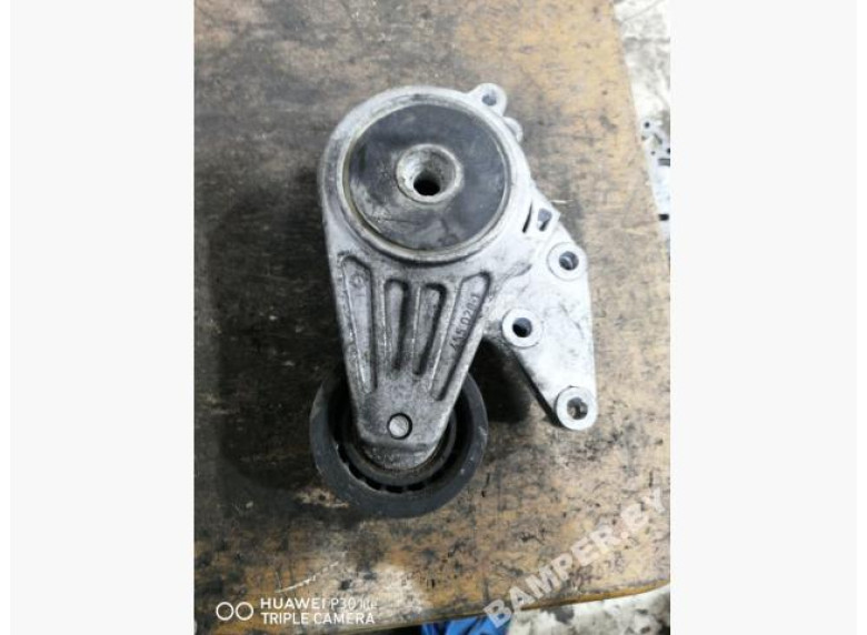 Натяжитель ремня генератора к Volkswagen Golf, 2000г.