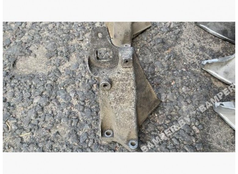 Кронштейн двигателя к Audi 80