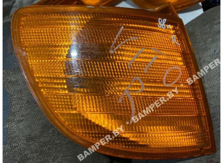 Поворотник правый к Mercedes Vito W638