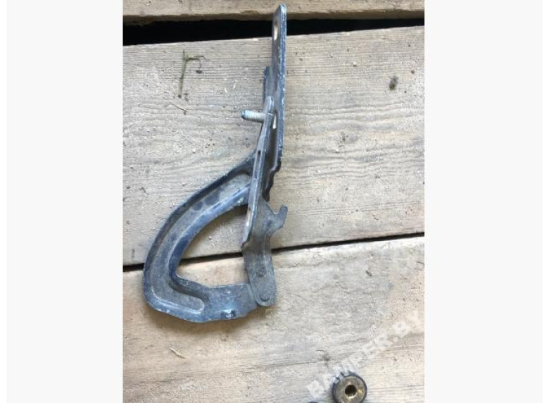 Петля капота правая к Renault Megane, 1999г.