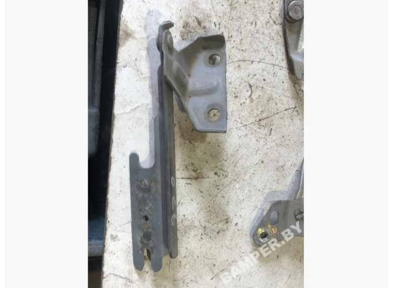 Петля капота левая к Mazda 626, 2001г.