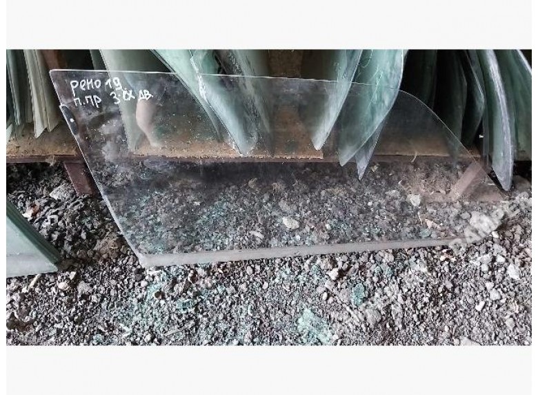 Стекло двери передней правой к Renault 19