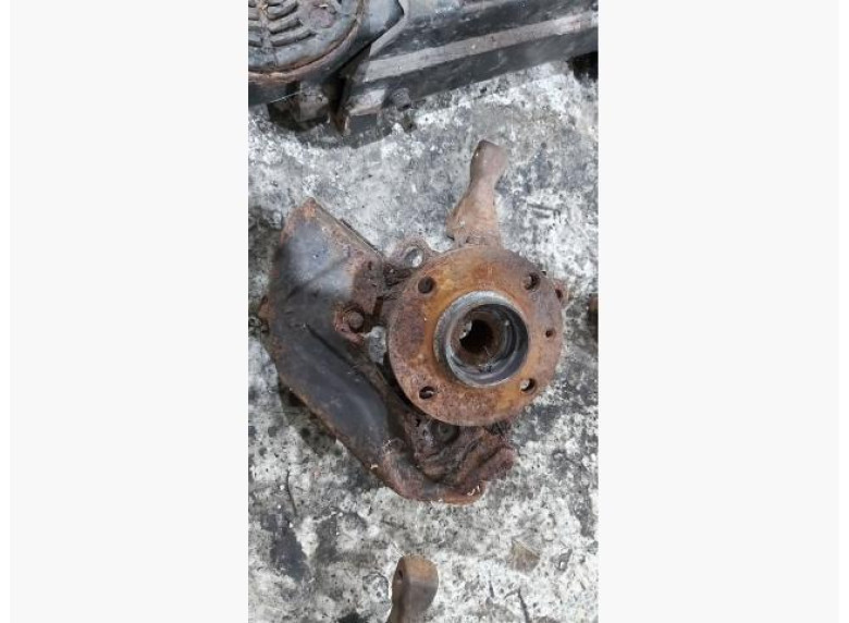 Ступица передняя правая к Volkswagen Passat, 1991г.