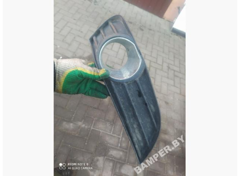 Заглушка (решетка) в бампер к Geely MK Cross, 2009г.