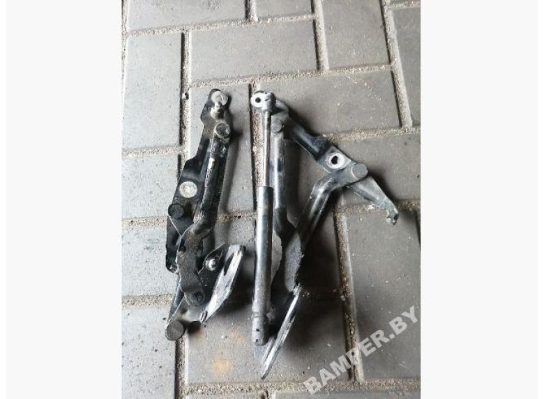 Петля крышки багажника к Volkswagen Bora, 2003г.