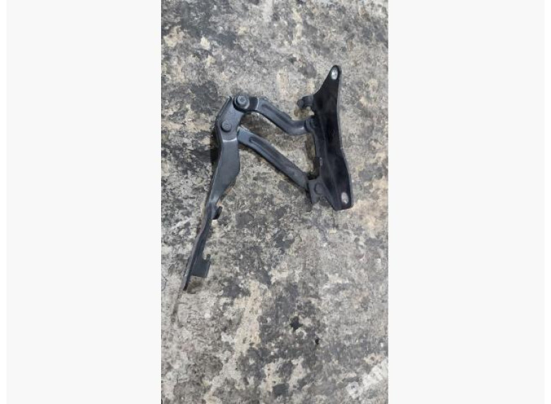 Петля капота правая к Hyundai Veloster, 2011г.