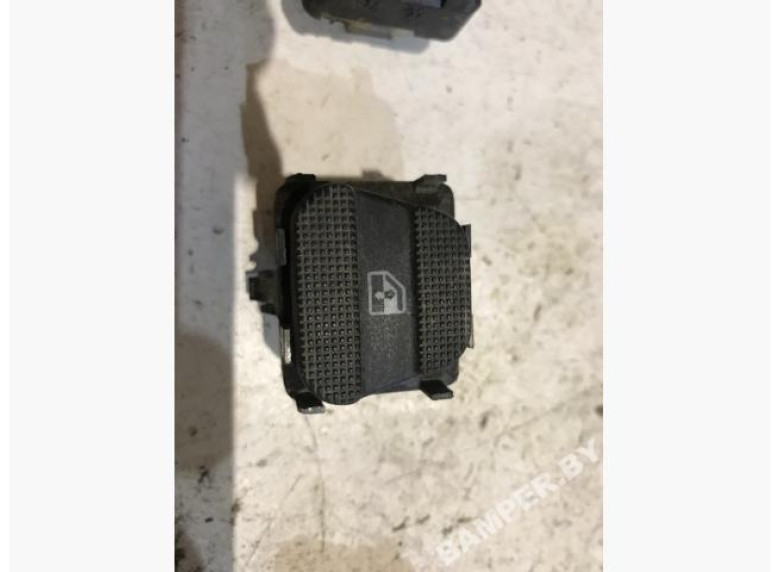 Кнопка стеклоподъемника к Volkswagen Golf, 1996г.