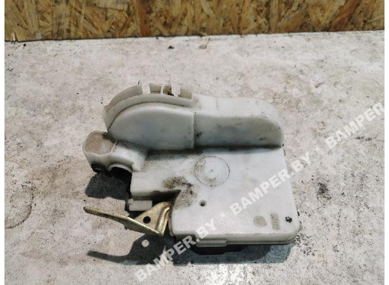 Замок двери передней правой к Volkswagen Polo, 2000г.