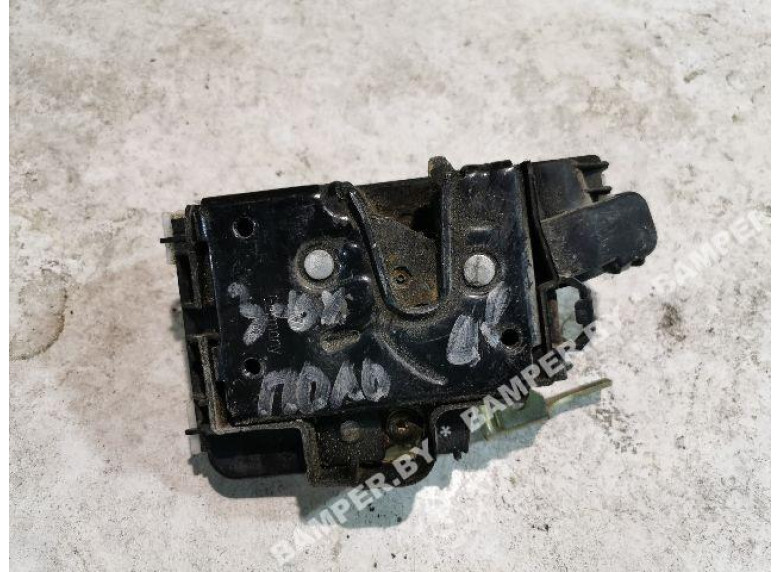 Замок двери передней правой к Volkswagen Polo, 2000г.