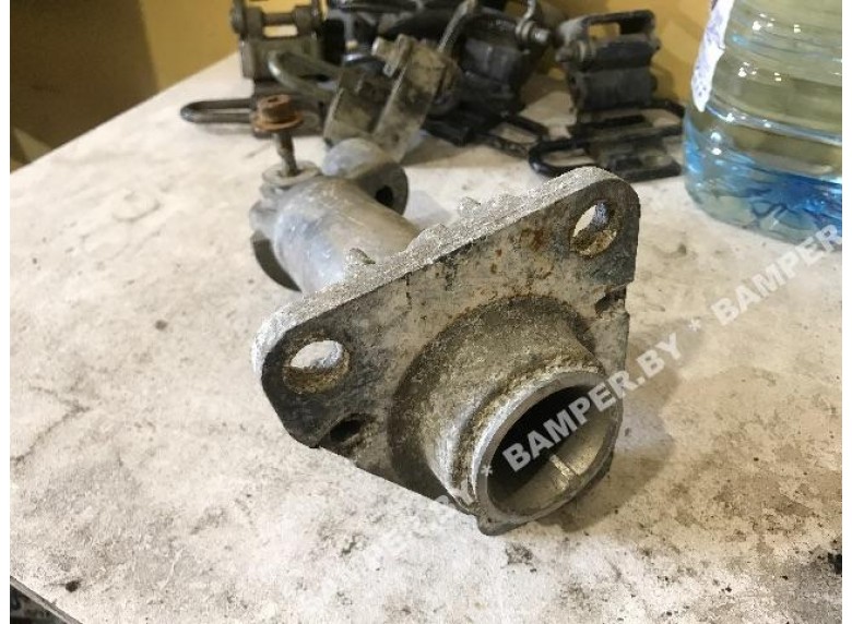 Клык бампера передний правый к Audi A4