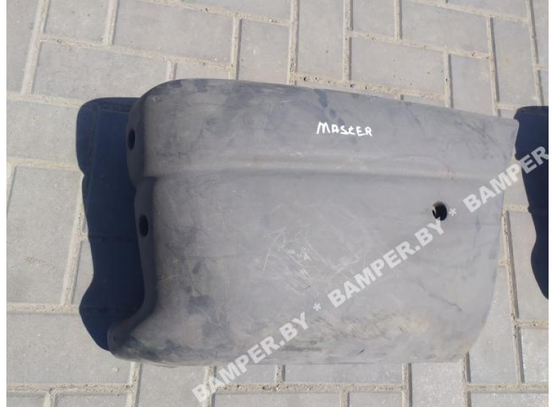 Клык бампера задний правый к Renault Master, 2008г.