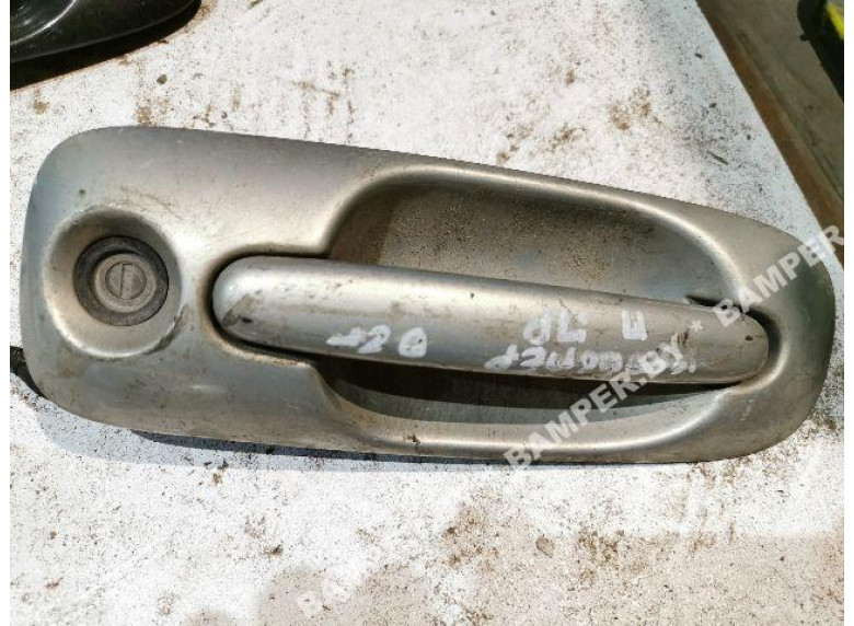 Ручка наружная передняя правая к Chrysler Voyager, 2001г.