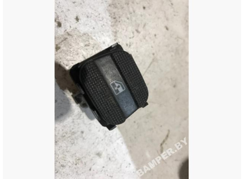 Кнопка стеклоподъемника к Volkswagen Passat, 1996г.