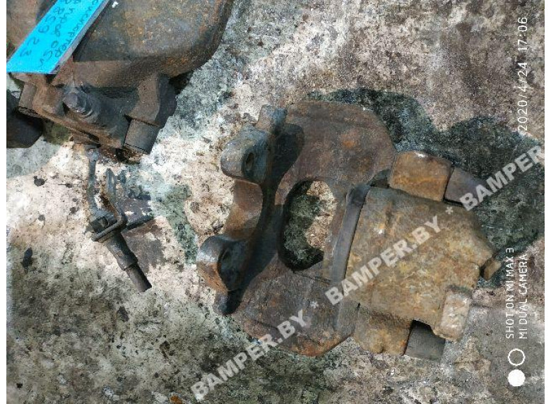 Суппорт передний правый к Volkswagen Transporter, 2005г.