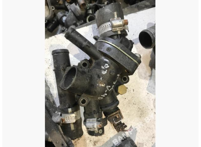 Корпус термостата к Volvo V40, 2001г.