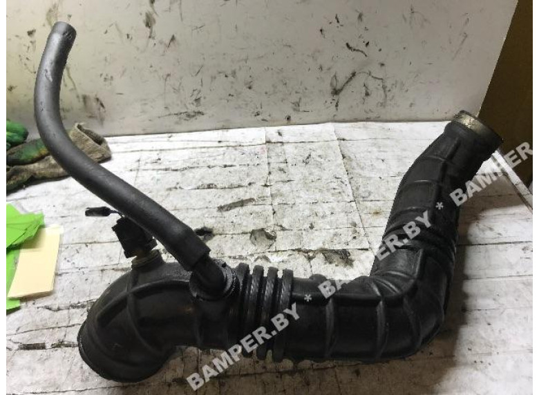 Патрубок воздушного фильтра к Volvo V40, 2002г.