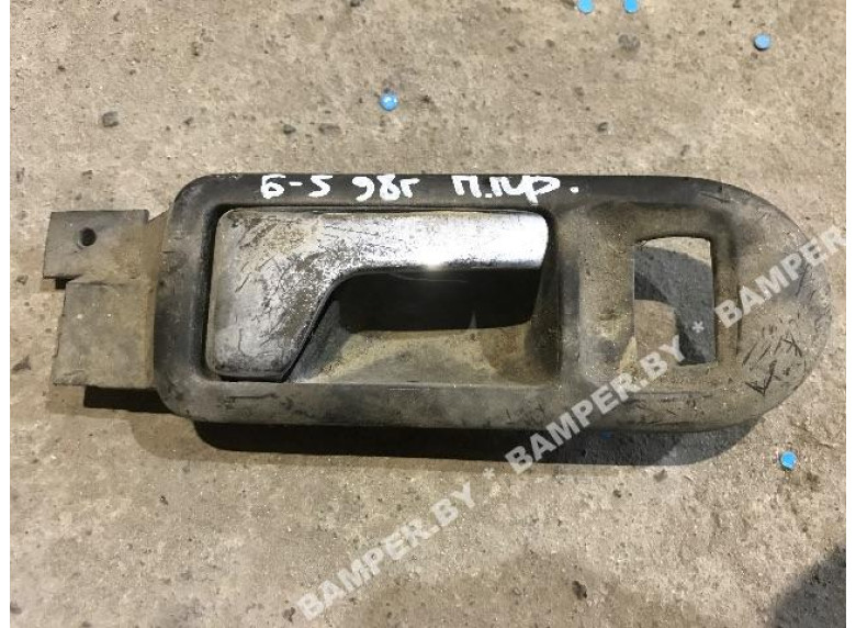 Ручка внутренняя передняя правая к Volkswagen Passat, 1998г.