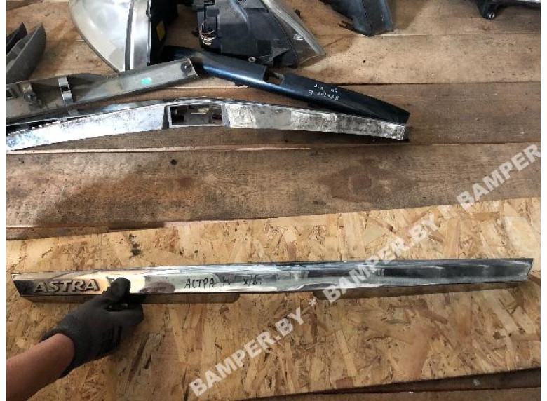 Накладка подсветки номера к Opel Astra, 2005г.