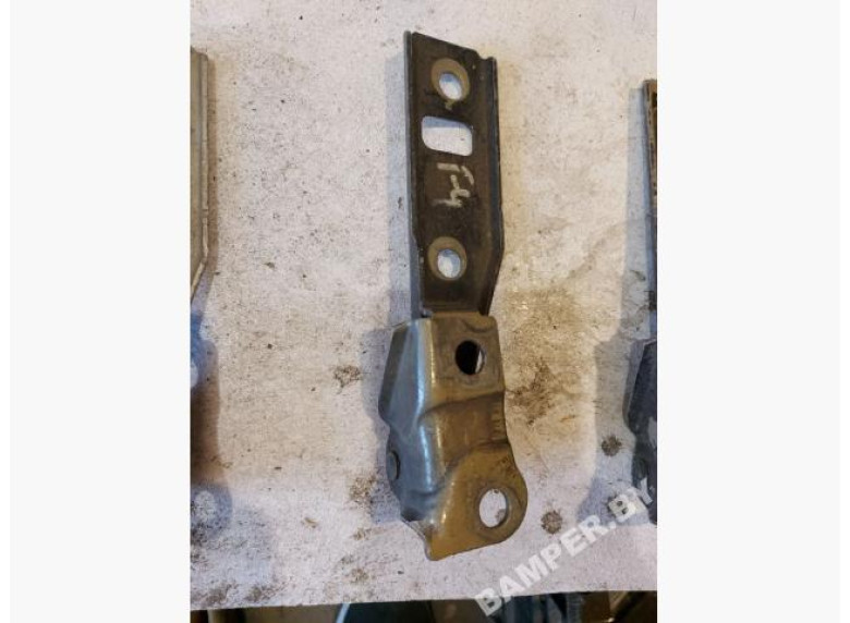 Петля капота правая к Volkswagen Golf, 2000г.