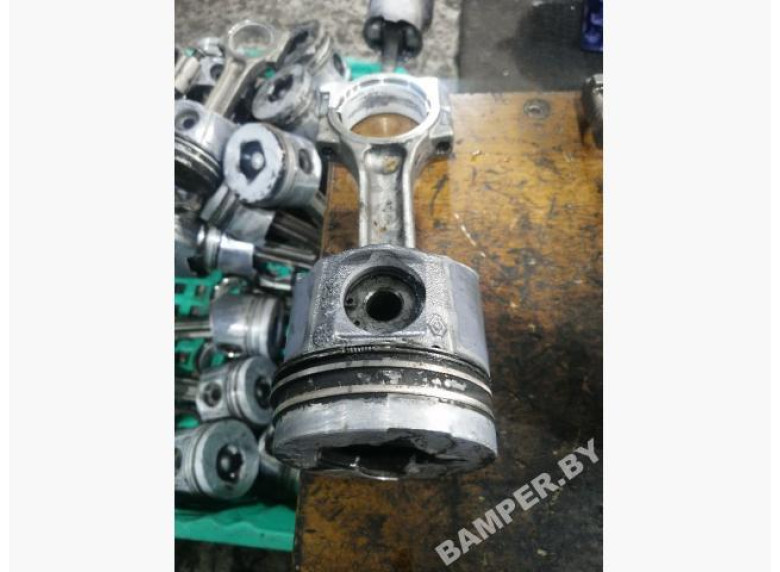 Поршень к Renault Laguna, 2005г.