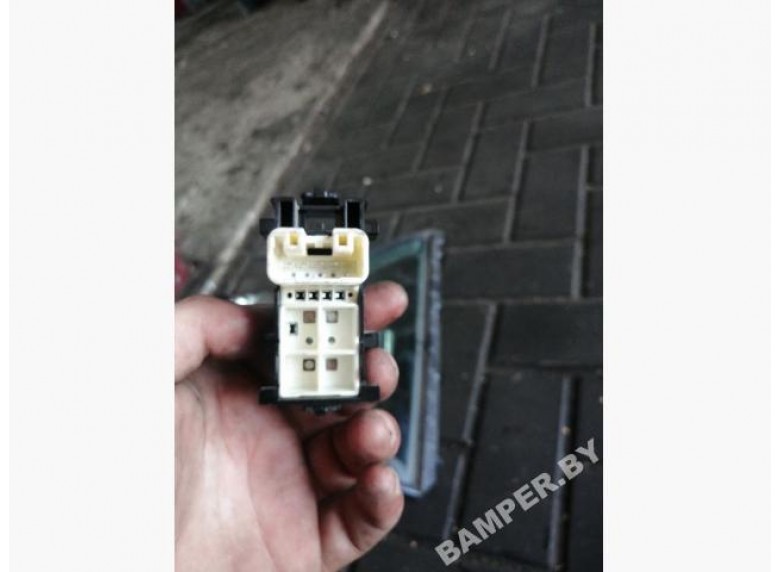 Кнопка стеклоподъемника к Toyota Camry