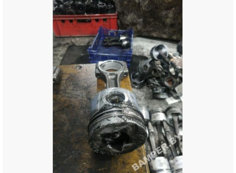 Поршень к Renault Megane, 2000г.