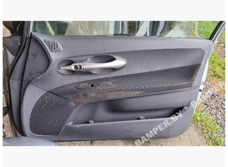 Обшивка двери (дверная карта) комплект к Toyota Auris, 2009г.