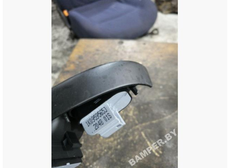 Джойстик регулировки зеркал к Volkswagen Passat, 2007г.