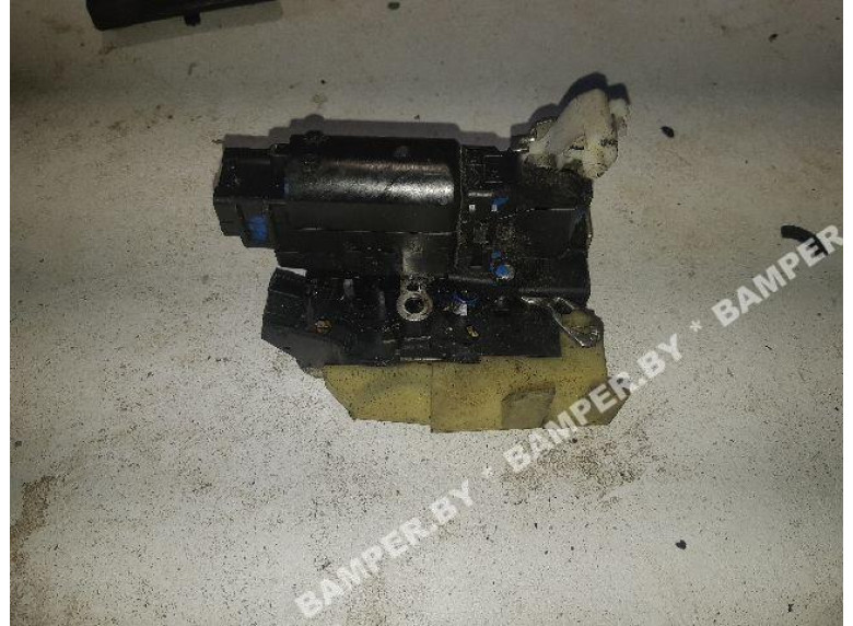 Замок двери передней правой к Nissan NV200, 2011г.