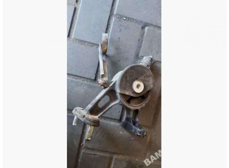 Подушка крепления двигателя к Toyota Verso