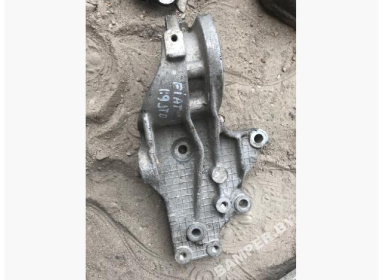 Кронштейн полуоси к Fiat Punto