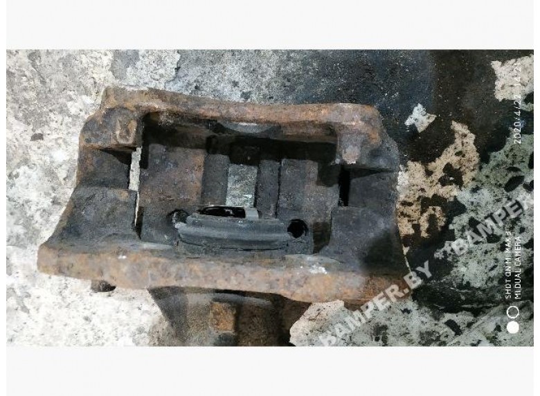 Суппорт передний левый к Peugeot Partner