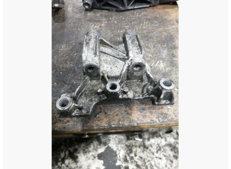 Кронштейн двигателя к Volkswagen Transporter, 2006г.