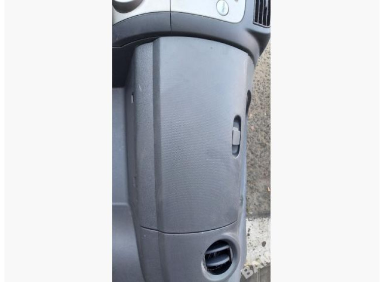 Бардачок к Daihatsu Sirion, 2006г.