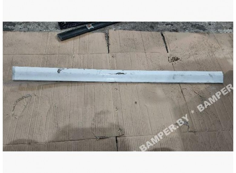 Молдинг двери передней правой к Volkswagen Passat