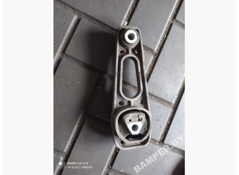 Подушка крепления КПП к Renault Duster, 2010г.